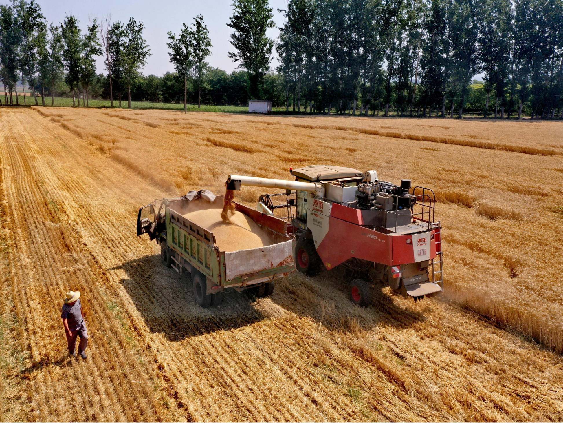Hydraulic systems in agricultural machinery