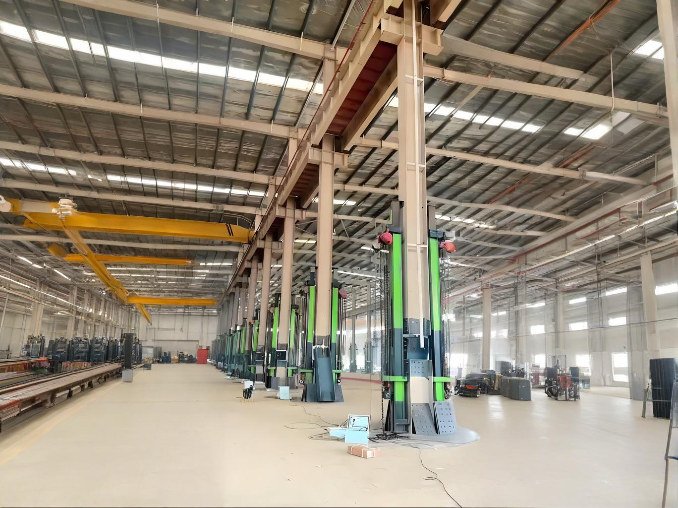Heavy construction hydraulic equipment