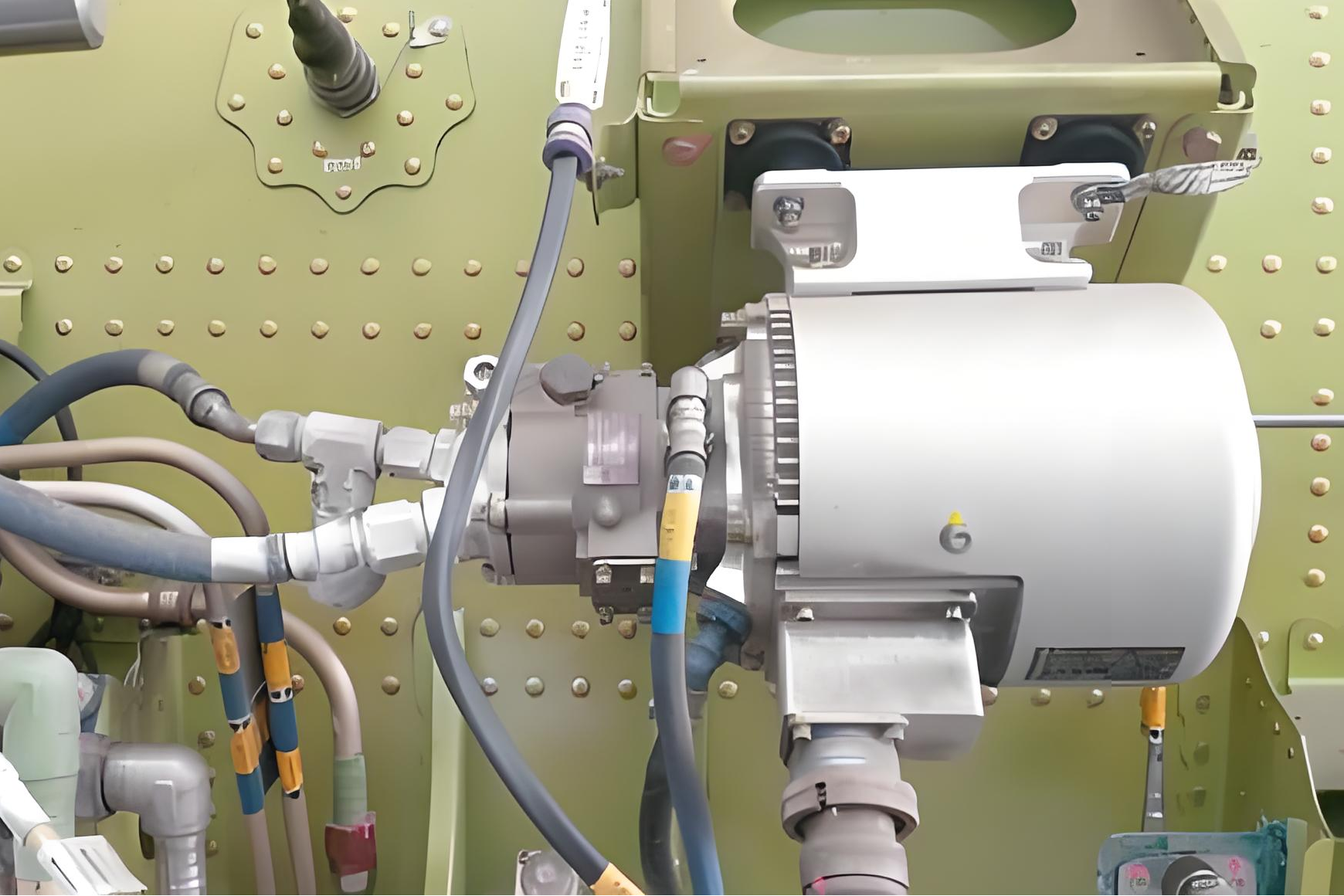 Aerospace hydraulic system components with precision pressure gauges
