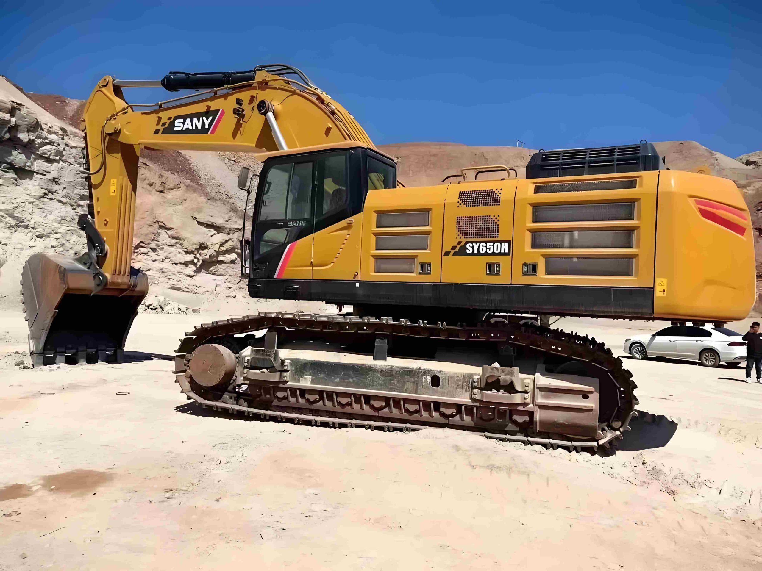 Large mining excavator with massive hydraulic systems