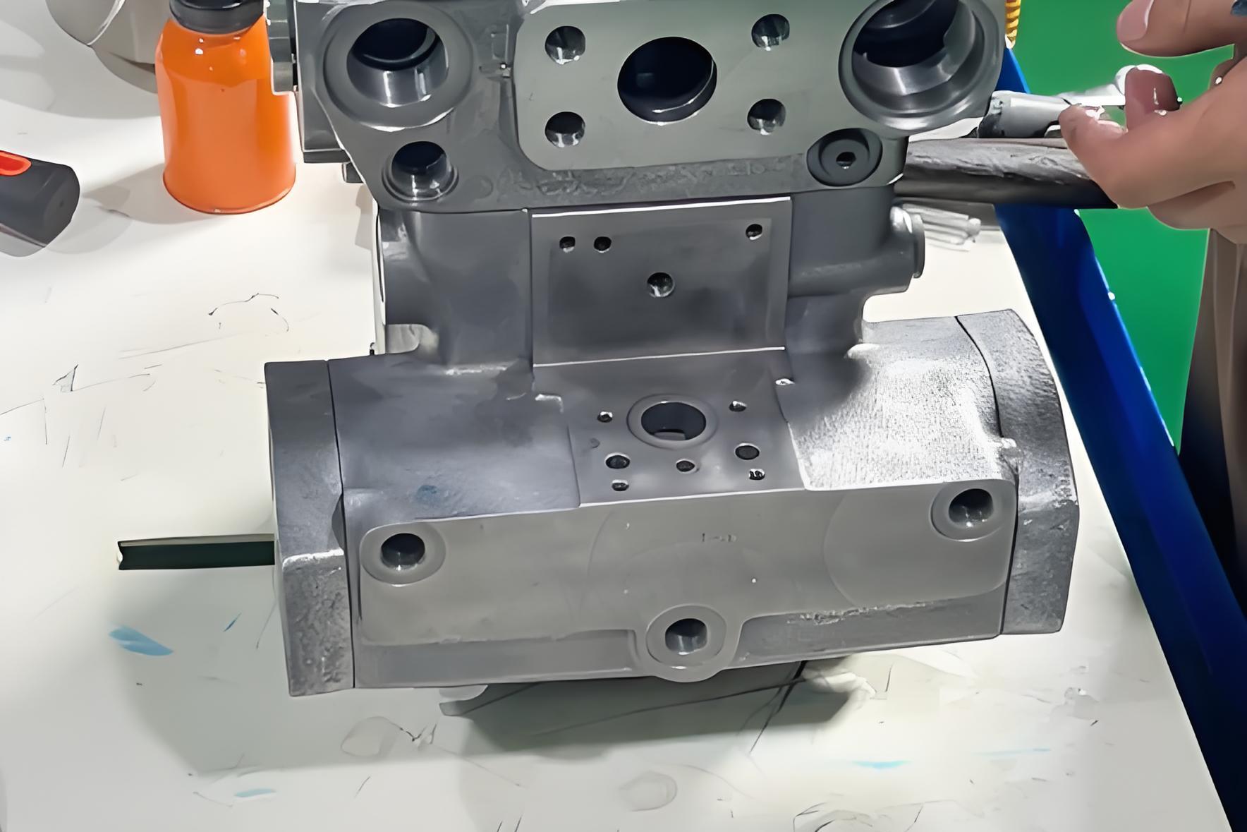 Assembly line for hydraulic pumps