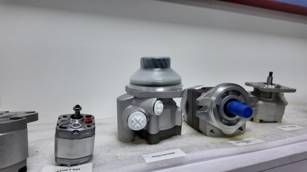 hydraulic cylinder structures and components